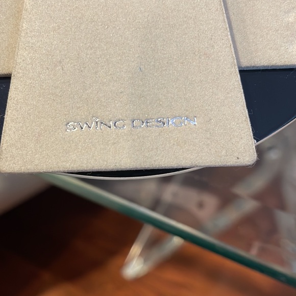 Swing Design Mirror with Crystal round standing picture frame - Picture 3 of 4